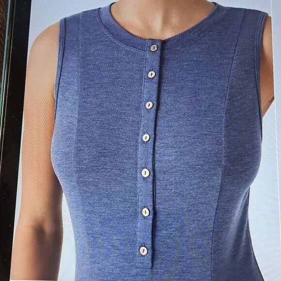 LARGE ROUND NECK BUTTON SLEEVELESS FLARE MAXI DRESS - Picture 3 of 8